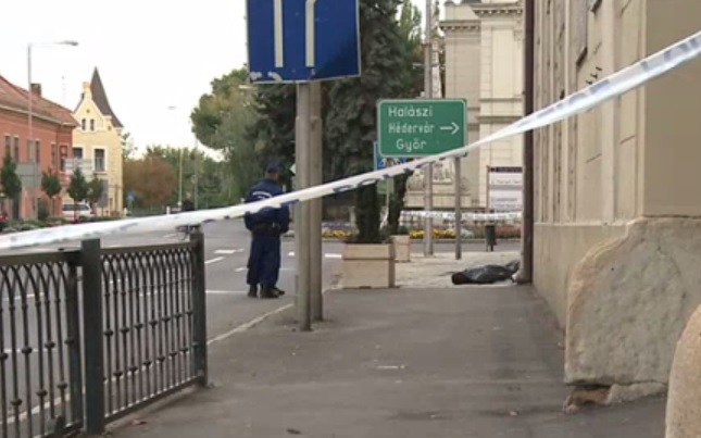 Szabadlábon védekezhet a késelő