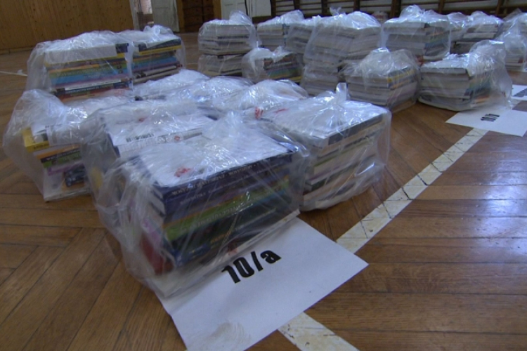 Tankönyvosztás az iskolákban