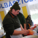 Kolbásztöltő verseny (Fotó: Nagy Mária)