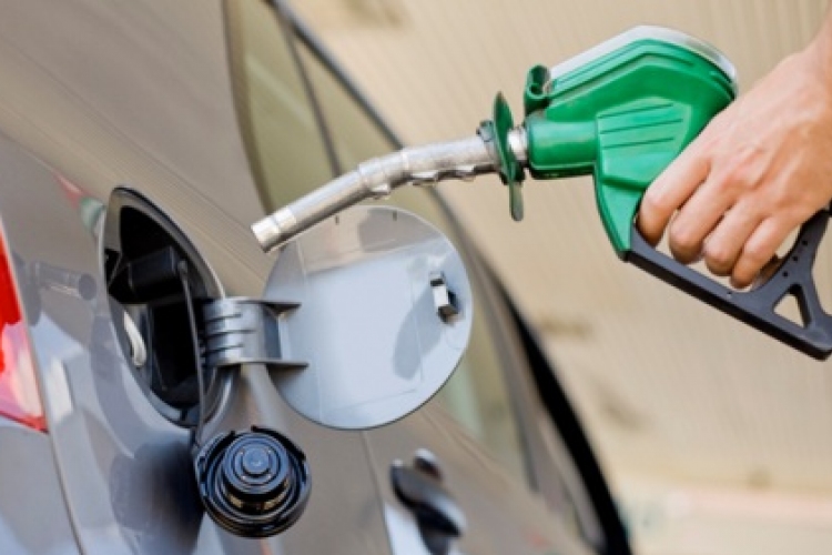 Csökken az üzemanyagok ára mától