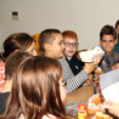 Kőrisfacsemetéket ültettek a diákok a Nolato Magyarország Kft telephelyén