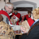 Szent Erzsébet napi kenyér osztás