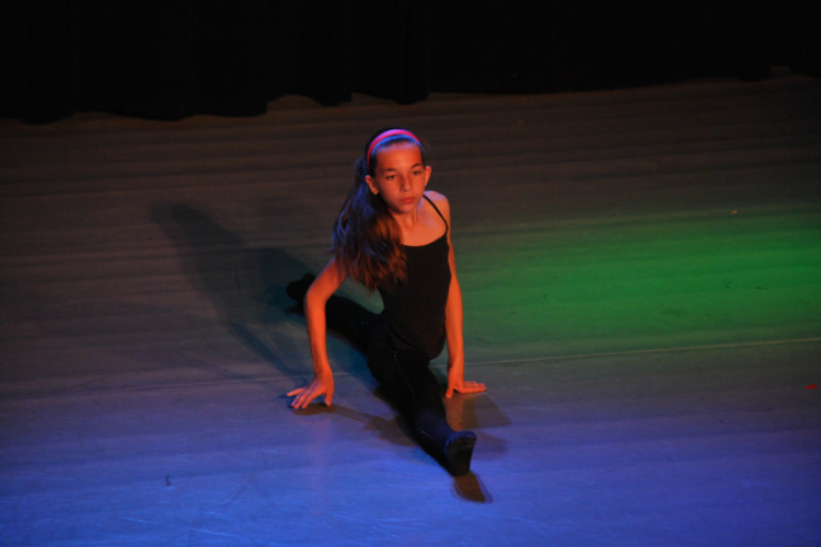 Táncbemutató, Anyák napi műsor (Fotó: Nagy Mária)