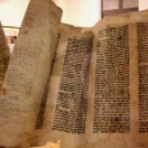 Zsidó kéziratok és szertartási tárgyak – a jeruzsálemi Israel Museum kiállítása (Fotó: Stipkovits Veronika)