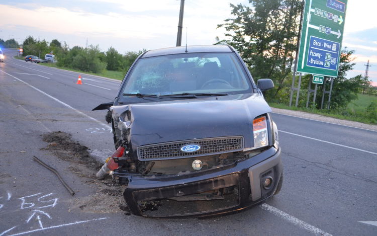 Balesetet szenvedett gépjárművével egy 30 éves nő Mosonmagyaróvár külterületén