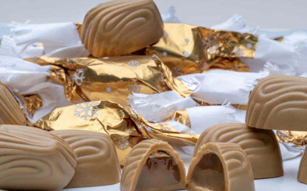 Karamellizált fehércsokoládéval bevont kekszes-karamellás édesség lett az év szaloncukra