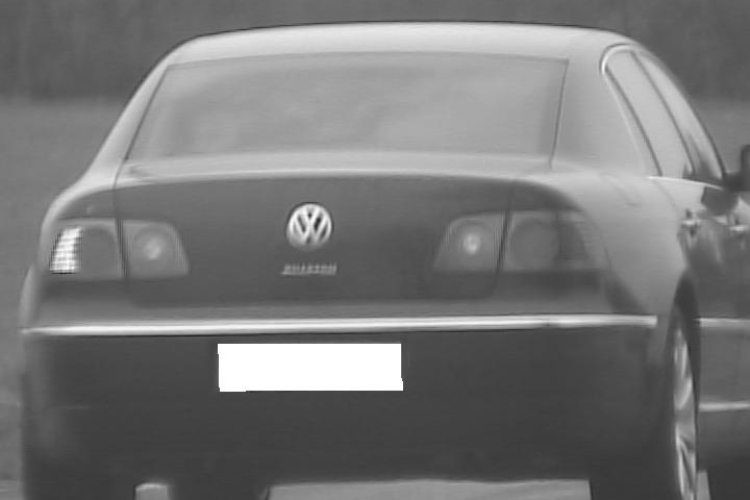 Sietős autósok főúton és autópályán