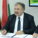 Mosonmagyaróvári sportcsarnok támogatói szerződésének aláírására