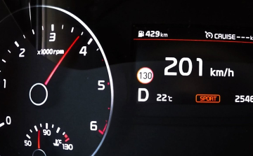 Több mint 200-zal hajtott 90 helyett