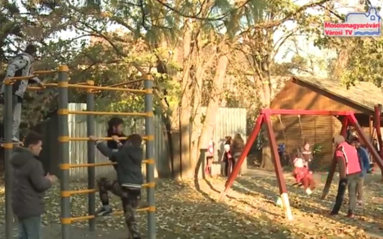 Új játszótér a Családok Átmeneti Otthonában