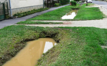 Tartsuk tisztán a vízelvezető árkokat! 