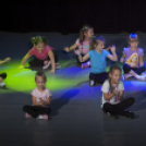 Jótékonysági műsor a Fehér Ló táncos kiscsoportjainak javára.