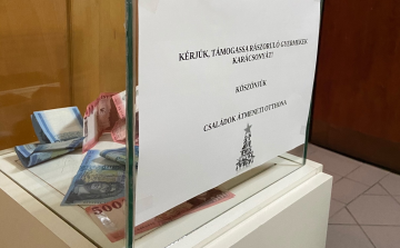 Rászoruló gyerekek karácsonyi ajándékaira gyűjtöttek