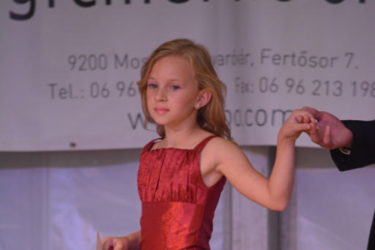 Vármegye szépe verseny 2 (Fotó: Nagy Mária)