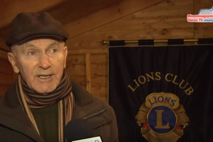 Adománygyűjtés az Adventi vásáron