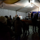 Szent György Lovagrend - száz méteres szentkalács osztása, adventi gyertya gyújtás (Fotó: Horváth Attila)