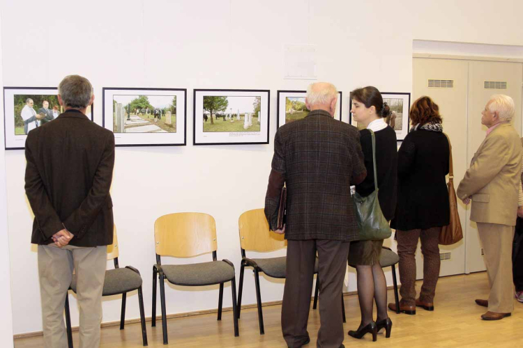 Üzennek a kövek - Dokumentum fotókiállítás megnyitó ünnepsége