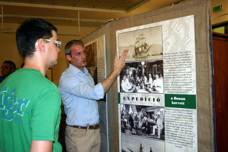 8 lépésben a világ körül - Családi délután záró programja a Rakovszky kiállításban (Fotó: Stipkovits Veronika)