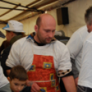 Kolbásztöltő verseny (Fotó: Nagy Mária)