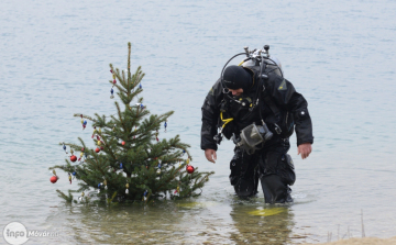 Búvárkarácsony Hegyeshalomban - A víz alatt korábban jön a Jézuska!