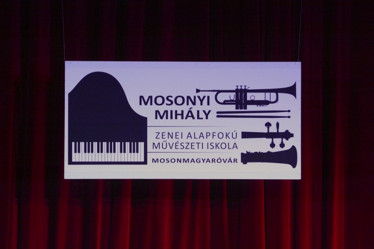 A Mosonyi Mihály Alapfokú Művészeti Iskola karácsonyi koncertje