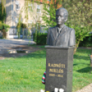 Költészet napi koszorúzás a József Attila szobornál (Fotó: Nagy Mária)