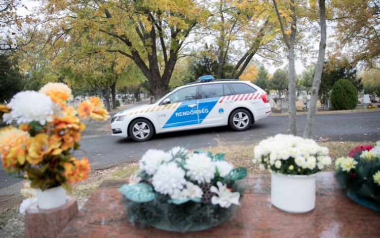 Biztonságban mindenszentek és halottak napján