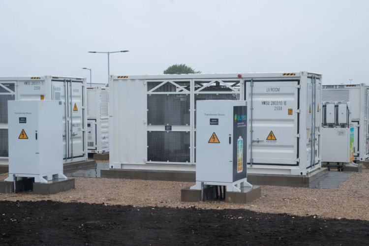 Nagy kapacitású akkumulátoros villamosenergia-tárolót adtak át Győrben