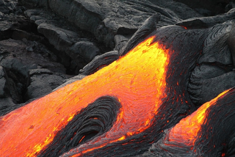 Újabb lávahasadékok nyíltak a hawaii vulkánon 