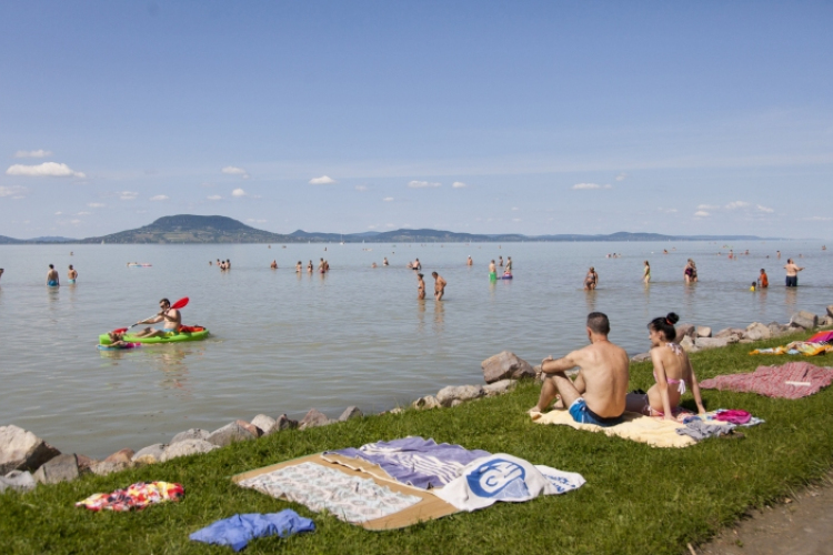 Életét vesztette egy 57 éves férfi a Balatonban