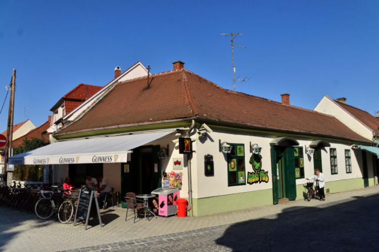 Kávéházi beszélgetések - Zöld Kobold Söröző