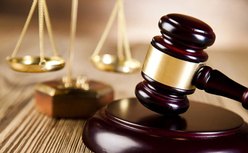 Letertóztatásban marad a több ember megölésével vádolt férfi