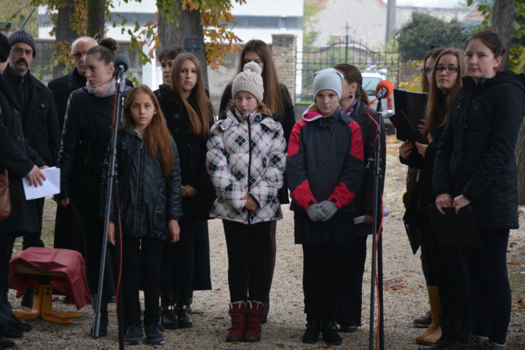 Megemlékezés a Mosoni temetőben (Fotó: Nagy Mária)