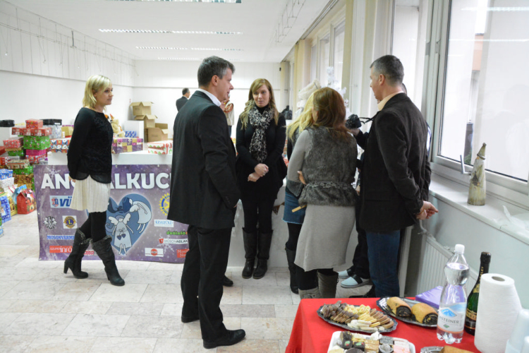 Angyalok csomagjainak átadója (Fotó: Nagy Mária)