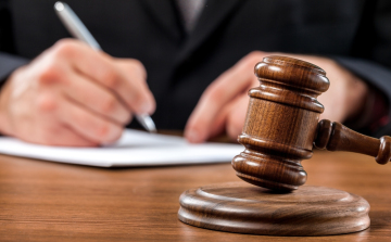 Szexuálisan bántalmazta a családjában élő nevelt gyermekeket