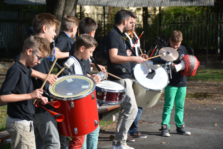Zene a szünetben (Fotó: Nagy Mária)