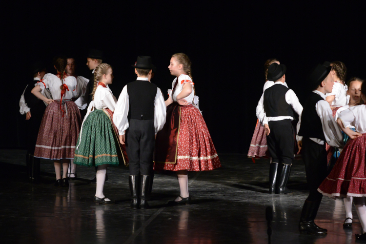 Ujhelyi Imre Általános Iskola - Nyárcsalogató Gálaműsor