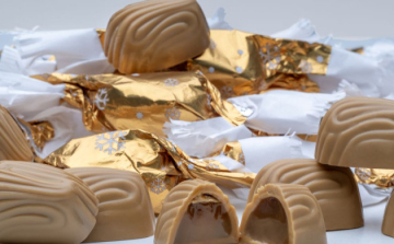 Karamellizált fehércsokoládéval bevont kekszes-karamellás édesség lett az év szaloncukra