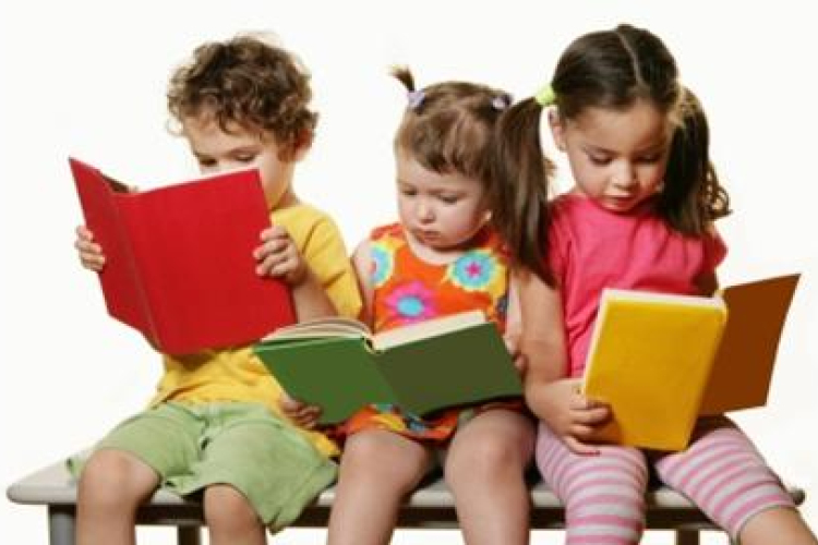 Rengetegen kapnak ingyen tankönyvet, de ára van