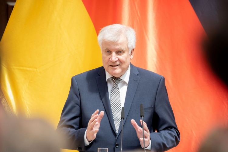 Német belügyminiszter: az eddiginél is nagyobb menekülthullám érheti el az EU-t