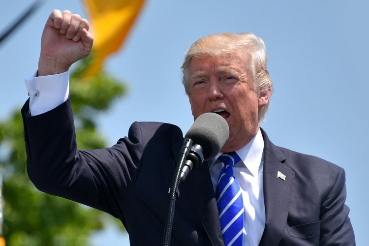 Donald Trump magasan vezet a lehetséges republikánus elnökjelöltek versenyében