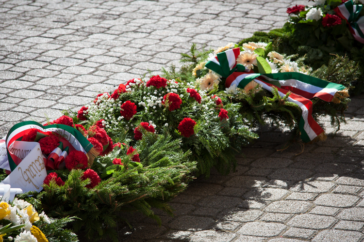 Koszorúzási felhívás