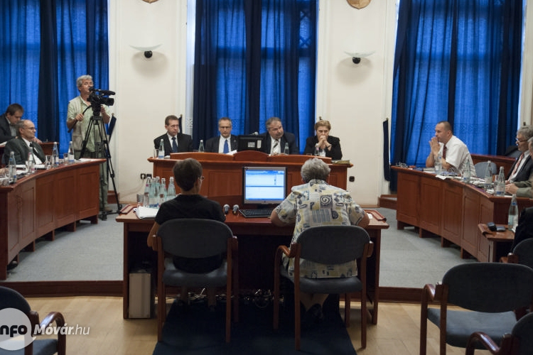 Üléseztek a képviselők