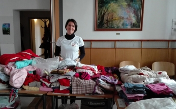 Ingyenes ruhaosztást tartott hétvégén a PÉLDA Egyesület a Szigetközi Gyermekekért