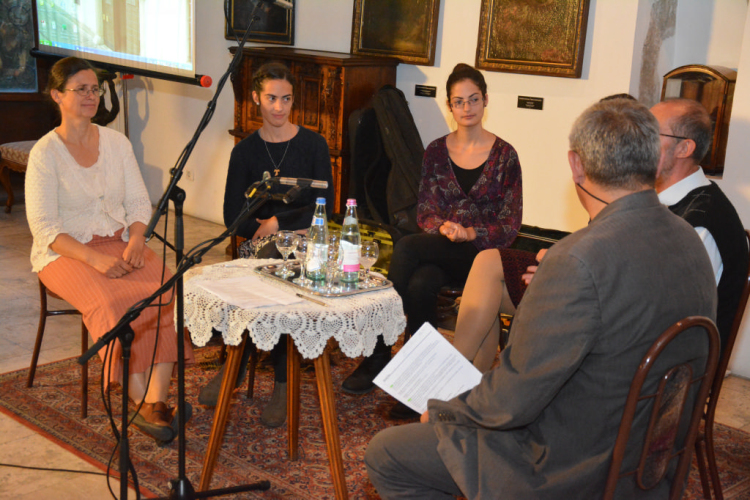 Kép mutatás - a Keresztény család (Fotó: Nagy Mária)