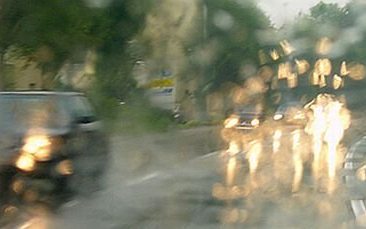 Csúszós út, romló látási viszonyok