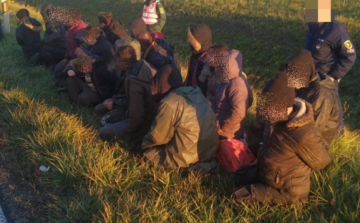 Huszonöt migránst fogtak el a rendőrök Mosonmagyaróvár térségében