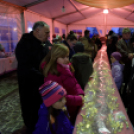 Szent György Lovagrend - száz méteres szentkalács osztása, adventi gyertya gyújtás (Fotó: Horváth Attila)