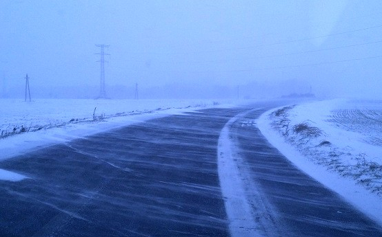 Ítéletidő, nehezen járható útszakaszok - Váltakozó irányú forgalom Győr megyei főutakon