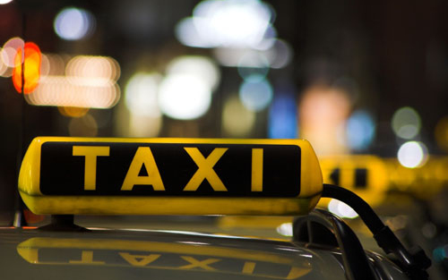 Taxival próbálkoztak